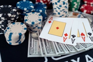 zeusqq mobile app home screen showing live football markets and casino games