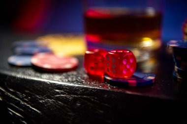 zeusqq Bandar Poker live table showing dealer, two player hands, and community card
