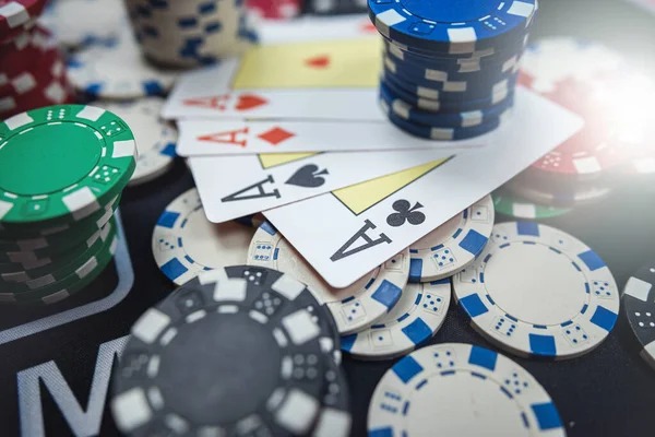 Live VIP Roulette wheel spinning on zeusqq mobile phone screen